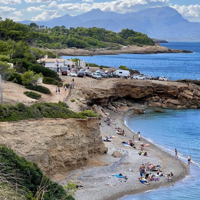 la_victoria_people_on_the_beach